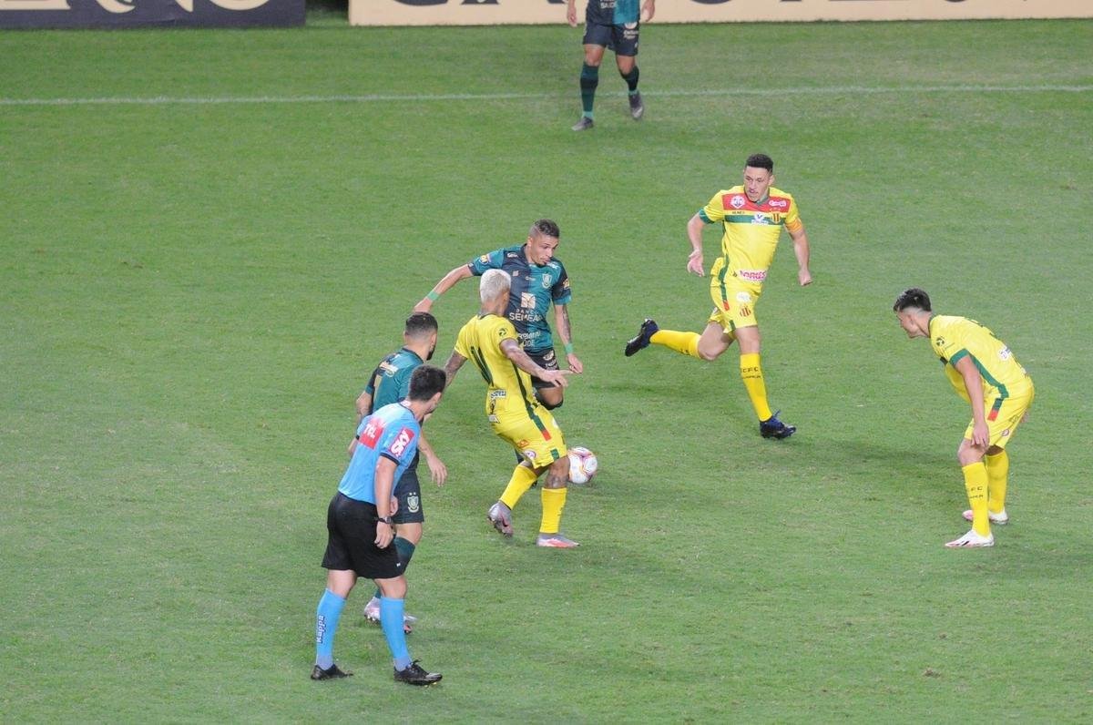 Fotos do jogo entre Amrica e Sampaio Corra, no Independncia, em Belo Horizonte, pela 27 rodada da Srie B do Campeonato Brasileiro