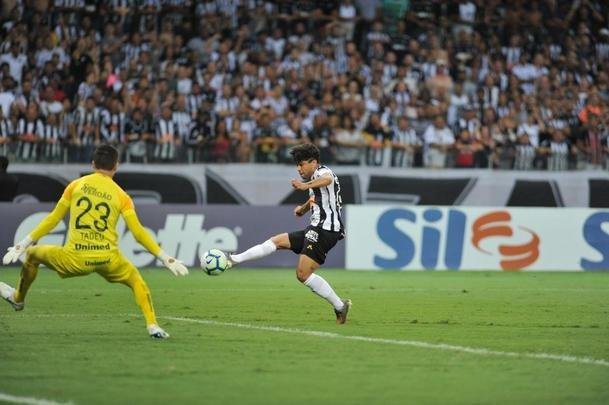 Atltico enfrentou o Gois em jogo do Campeonato Brasileiro 