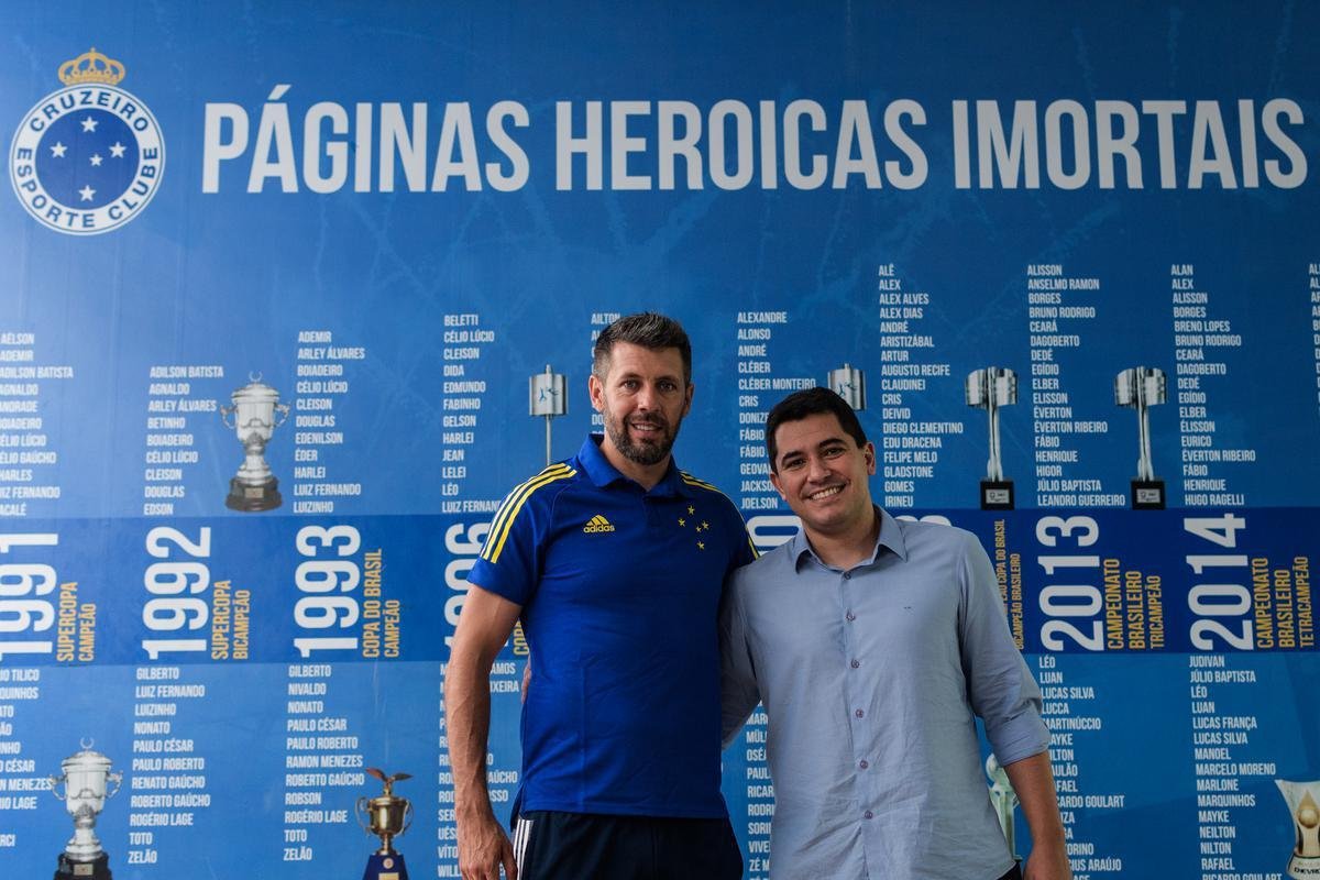 Fotos do primeiro dia de trabalho do Cruzeiro em 2022 na Toca da Raposa II