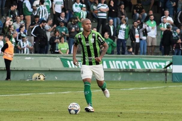 Fotos do duelo entre Coritiba e América, no Couto Pereira, em Curitiba, pela 25ª rodada da Série B do Campeonato Brasileiro