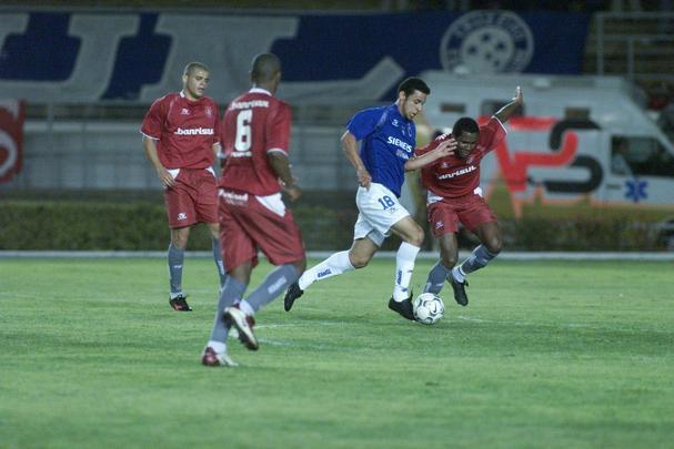 Fred estreou em 8 de agosto de 2004 e marcou um dos gols da vitória por 2 a 0 sobre o Internacional, no Mineirão, pelo Brasileiro