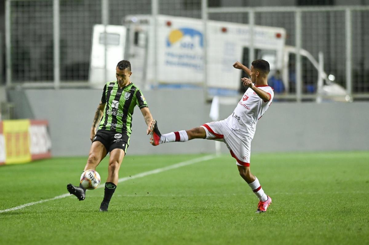 Pela 15ª rodada da Série B, o Náutico visitou o América-MG tentando reagir na tabela e manter a invencibilidade diante do ex-alvirrubro Lisca