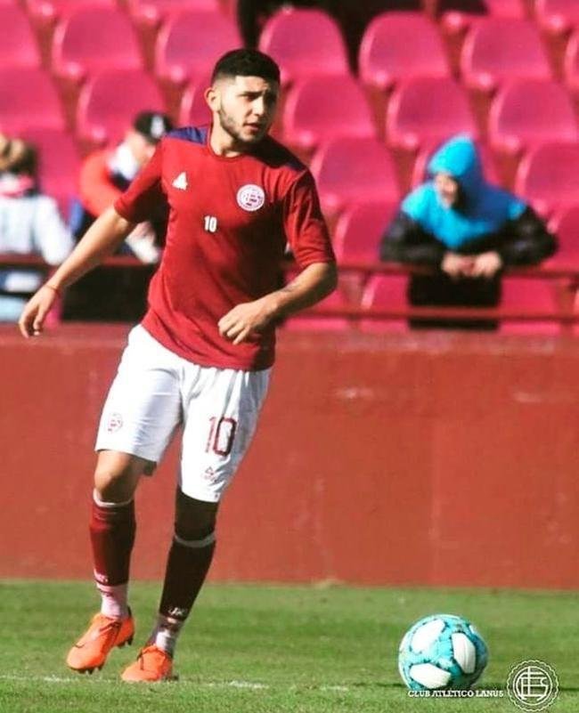 Facundo Prez, 21 anos, meia do Lans, da Argentina. Embora no tenha chamado tanta ateno at aqui,  um jovem meio-campista com caractersticas interessantes e com jogo parecido ao de Yeison, apesar da diferena do tipo fsico. Na temporada 2020/21 fez 24 jogos e marcou dois gols. 