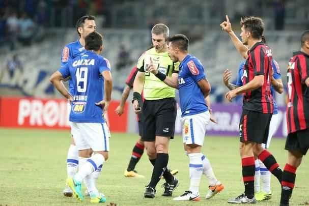Fotos da partida entre Cruzeiro e Atltico-PR no Mineiro