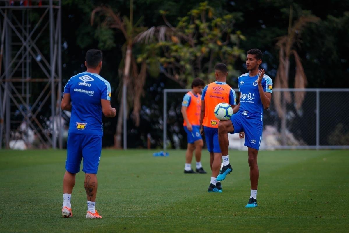 Treino do Cruzeiro nesta segunda-feira, na Toca da Raposa II. Time de Rogrio Ceni enfrenta o Cear na quarta-feira, s 19h30, no Castelo, em Fortaleza, pela 21 rodada do Campeonato Brasileiro