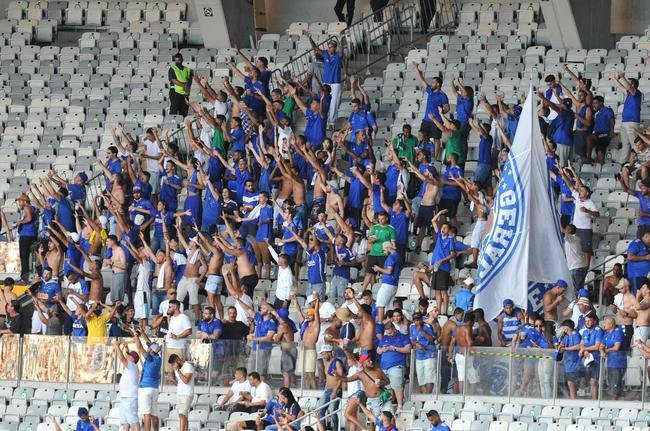 Fotos da torcida do Cruzeiro no clssico contra o Atltico, no Mineiro, pela nona rodada do Campeonato Mineiro
