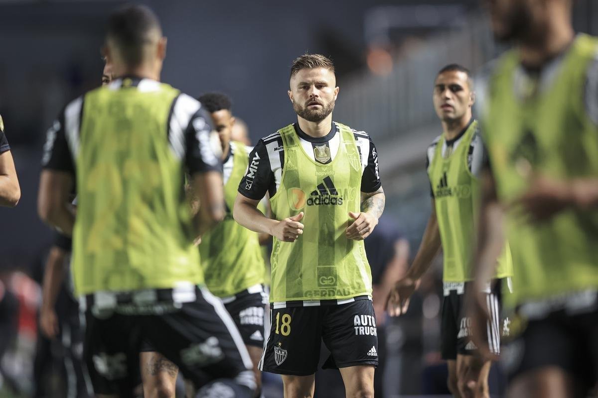 Fotos do jogo entre Santos e Atltico na Vila Belmiro, em Santos, pela 30 rodada do Campeonato Brasileiro