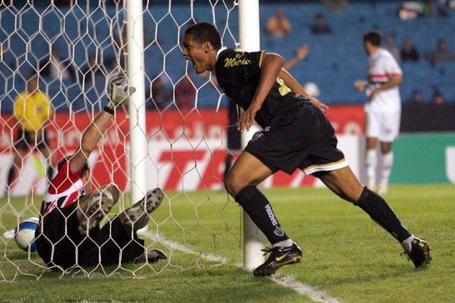 Paulo Henrique - O jovem Paulo Henrique estreou como profissional entrando no segundo tempo do duelo contra o S�o Paulo, no Morumbi, pelo Campeonato Brasileiro de 2007. O atacante marcou o gol da vit�ria do Galo por 1 a 0.