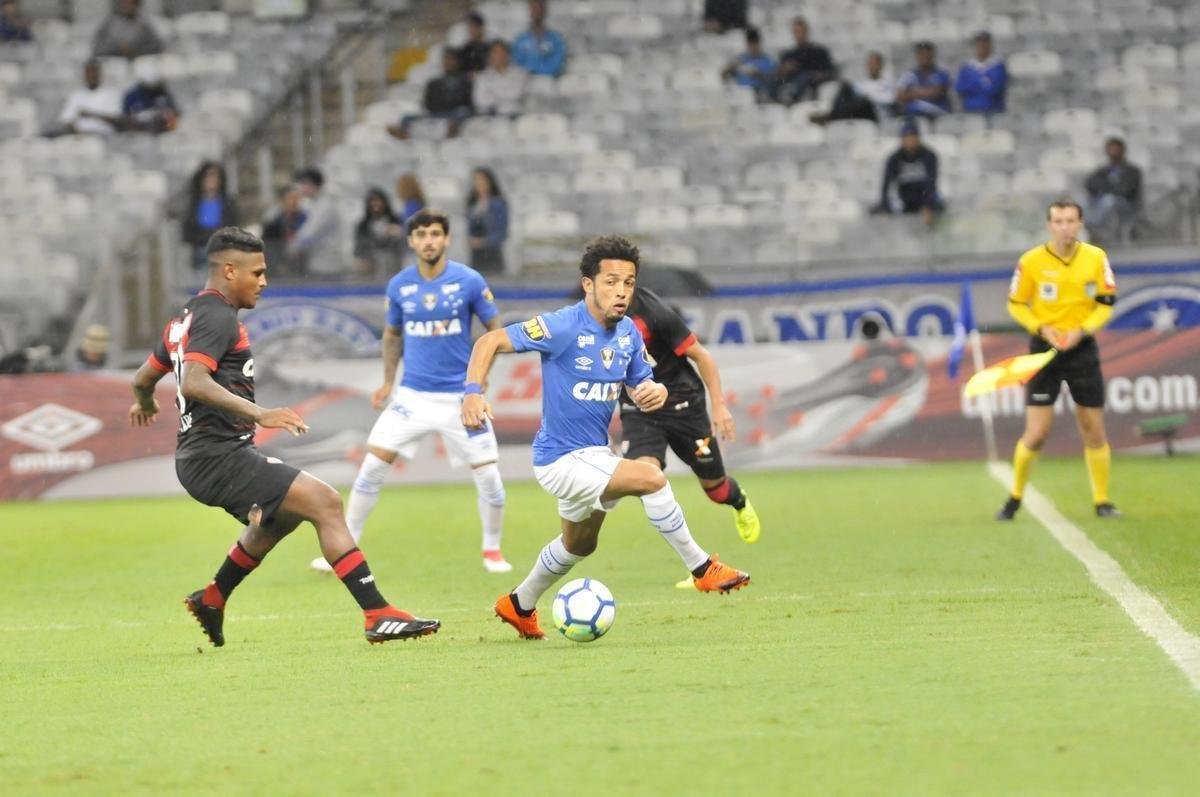 No segundo tempo, Fred marcou duas vezes e ampliou vantagem do Cruzeiro para 3 a 0