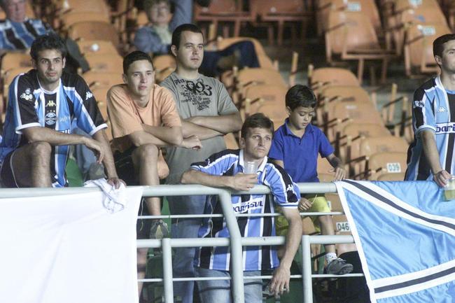 2004: após ser rebaixado, o Grêmio conquistou o acesso e o título da Série B logo no ano seguinte, em 2004, em um dos mais históricos jogos do futebol brasileiro, contra o Náutico, na 'Batalha dos Aflitos'