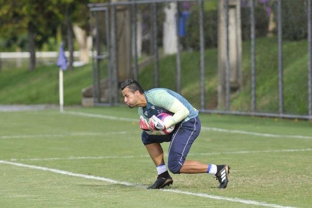 Mano Menezes montou Cruzeiro que deve encarar o Villa Nova no sbado e promoveu trs mudanas em relao ao ltimo jogo: Murilo entrou na vaga de Leo, Egdio no lugar de Marcelo Hermes e Robinho deu lugar a Ariel Cabral