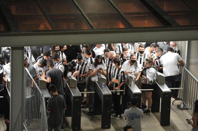 Fotos da torcida do Galo no Mineiro durante a semifinal da Copa Libertadores entre Atltico e Palmeiras (Alexandre Guzanshe/EM/DAPress 28/9/2021)
