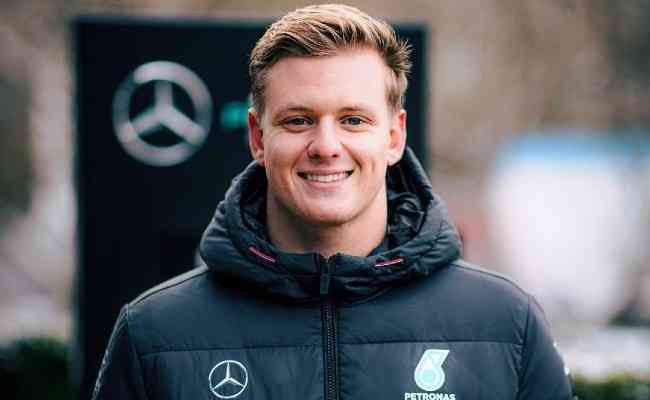 Mick Schumacher deixa Ferrari e ser piloto reserva da Mercedes

