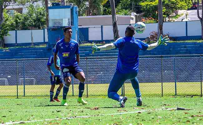 Treino da equipe sub-20 do Cruzeiro na Toca da Raposa I em 25 de janeiro de 2021
