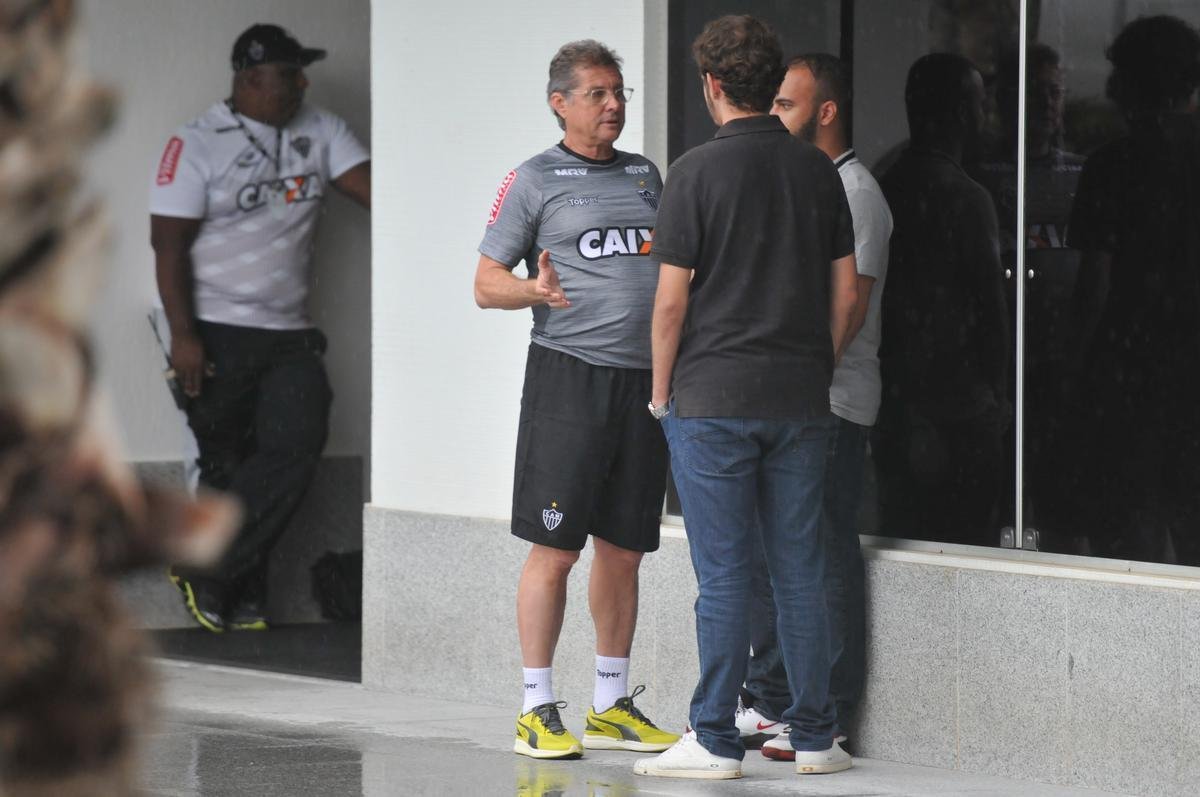 Atltico voltou ao trabalho nesta quinta-feira e apresentou Ricardo Oliveira; alm do atacante, presidente Sergio Sette Cmara e diretor de futebol Alexandre Gallo falaram com os jornalistas