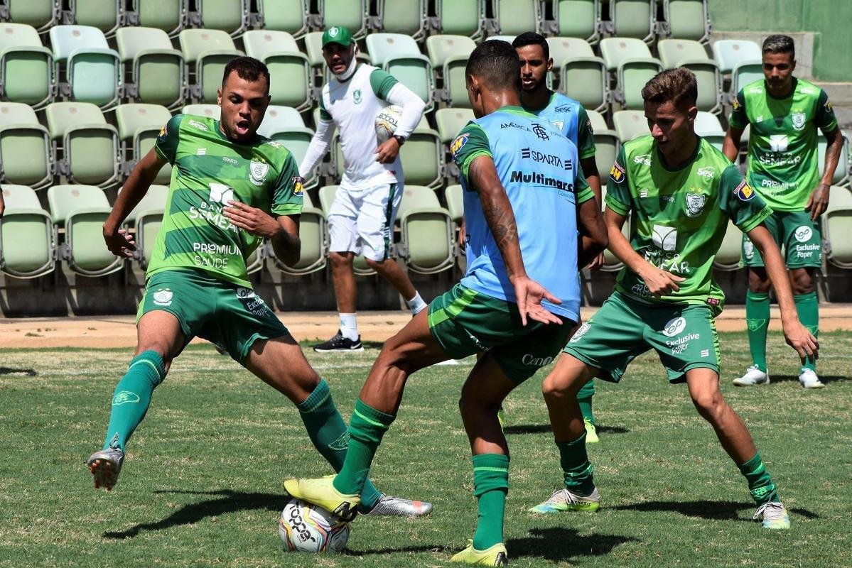O Amrica segue com treinos preparatrios para a disputa do Campeonato Mineiro 2021. Comandados pelo auxiliar tcnico Mrcio Hahn, jogadores da base americana - e tambm os que tiveram menos oportunidades na temporada 2020 - realizam atividades voltadas ao Estadual.
