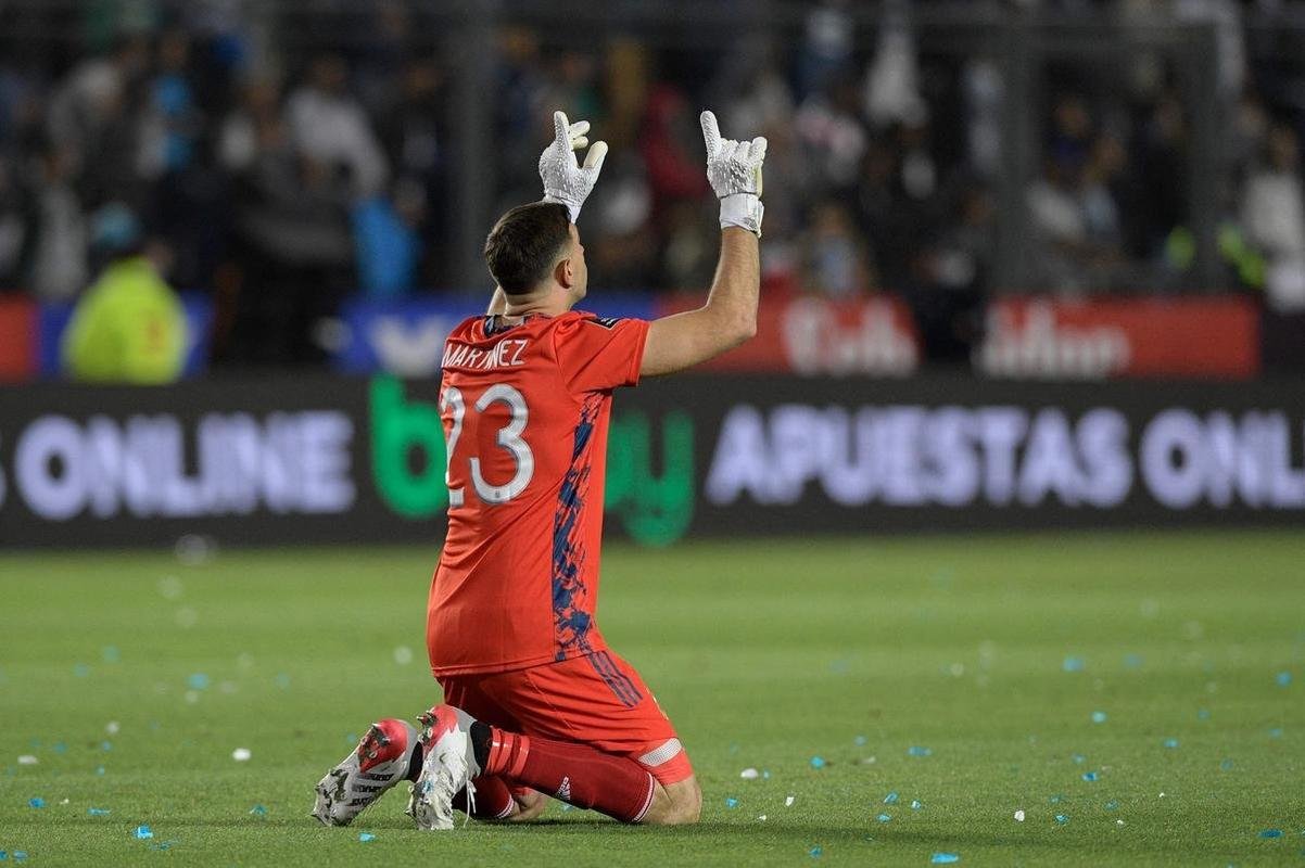 Sem Neymar, Brasil encarou a Argentina em clssco agitado pelas Eliminatrias