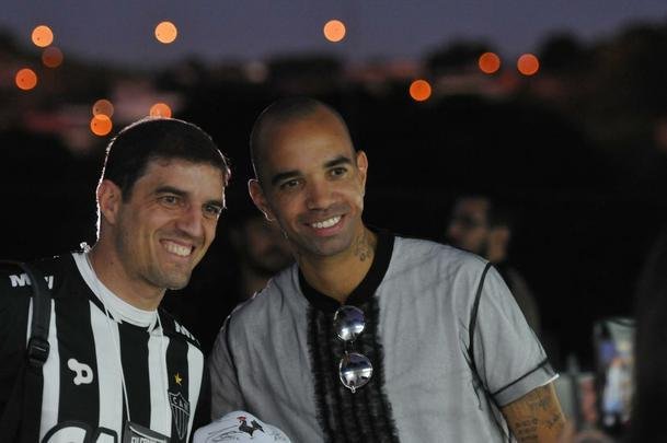 Atacante do Shandong Luneng, da China, est de frias e visitou o CT do Atltico nesta tera-feira (22)