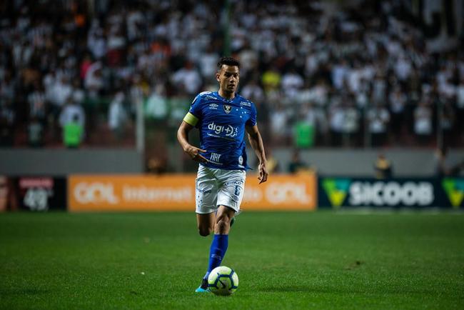 Henrique - Em 2020, foi emprestado ao Fluminense, mas logo voltou ao Cruzeiro. Ao fim daquele ano, deixou o clube. O volante no anunciou aposentadoria, mas est sem clube desde ento.