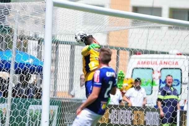 Imagens de lances do clssico mineiro realizado neste domingo, no Horto