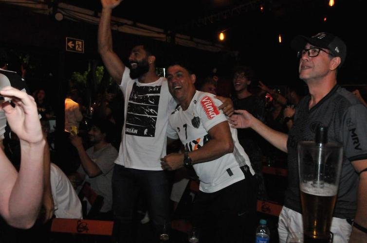 Torcedores do Atltico acompanham a partida contra o Palmeiras em alguns bares de Belo Horizonte