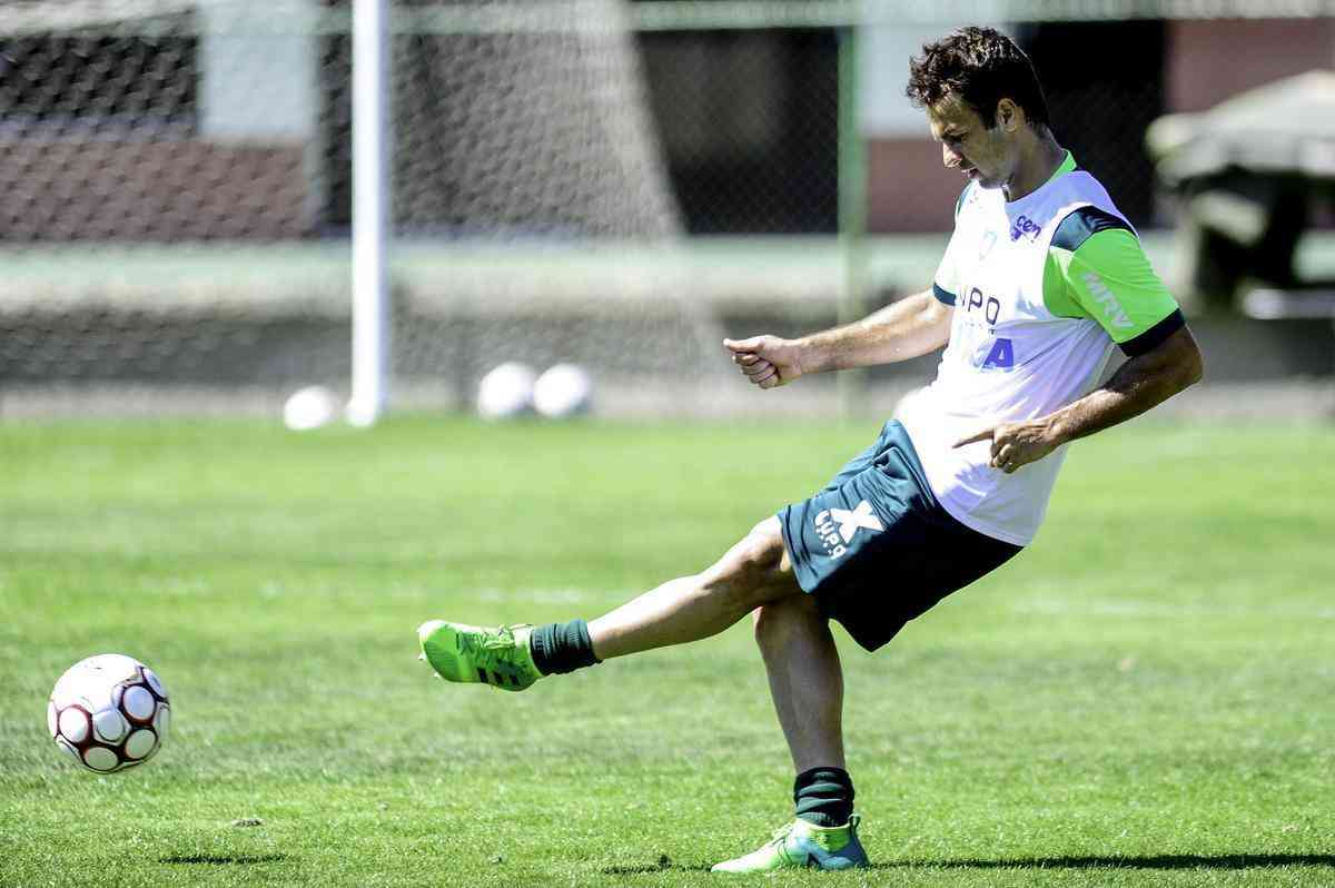 Renato Justi - o nico zagueiro canhoto do elenco disputou apenas oito partidas na temporada e, naturalmente, no teve o contrato prorrogado. O Paysandu teria interesse em sua contratao.
