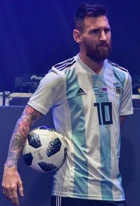 Com presença de Messi, Adidas e Fifa lançaram a bola oficial da Copa da Rússia: a Telstar