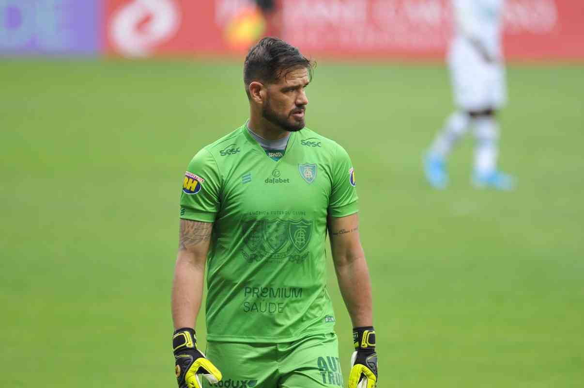 Matheus Cavichioli - goleiro