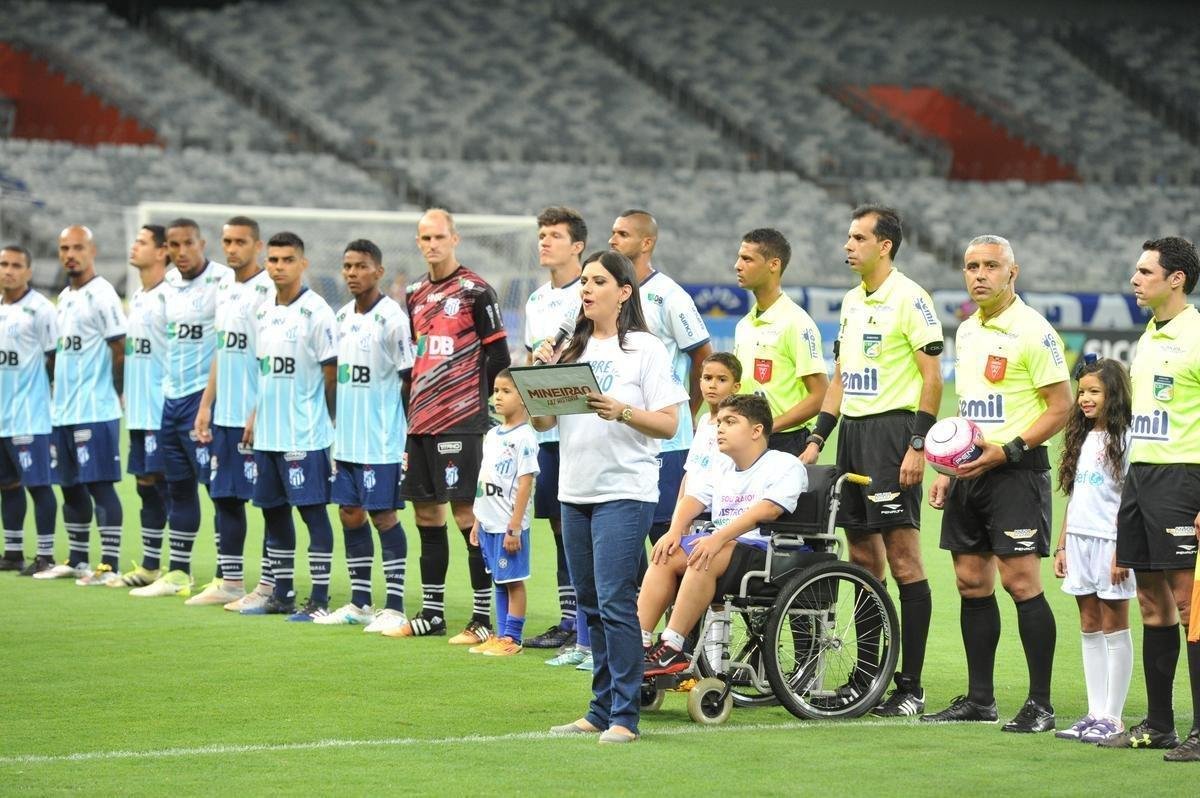 Mulheres foram homenageadas no Mineiro antes de jogo entre Cruzeiro e URT (Juarez Rodrigues/EM D.A Press)