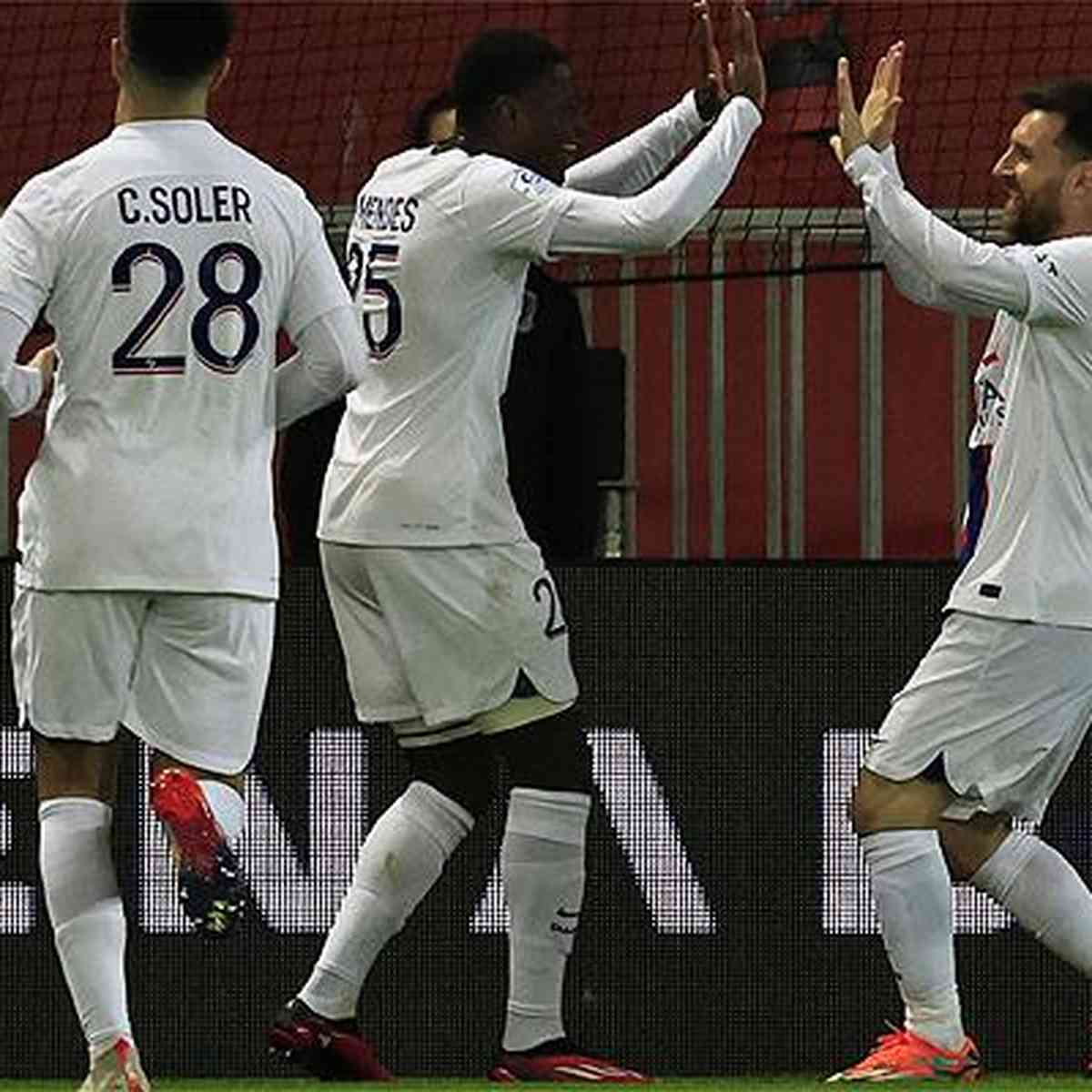 Com gol e assistência, Mbappé é eleito melhor do jogo em virada da França -  Superesportes