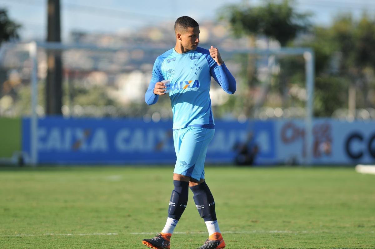 Mano Menezes conta com todo elenco do Cruzeiro para enfrentar La U, quinta, no Mineiro, pela Copa Libertadores. Exceo  atacante Fred, que se recupera de cirurgia no joelho direito