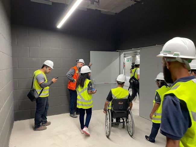 Fotos da visita feita por pessoas com deficincia na Arena MRV, nesta quinta-feira (9/2)
