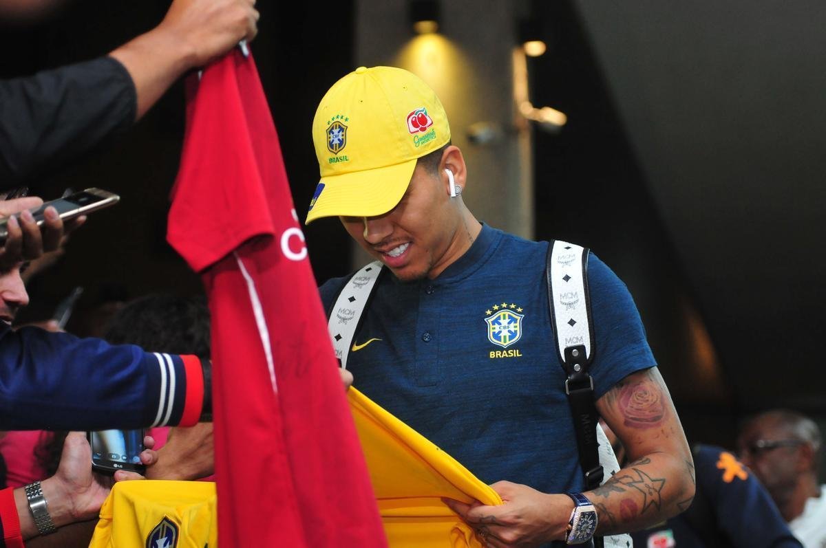 Seleo Brasileira deixou hotel Ouro Minas na noite desta quarta-feira e se despediu de Belo Horizonte, onde venceu a Argentina por 2 a 0 na semifinal da Copa Amrica. Reta final de treinos ser na Granja Comary, em Terespolis. Deciso est marcado para domingo, s 17h, no Maracan