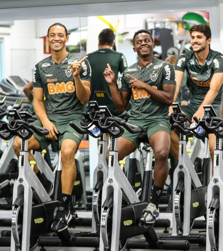 A dupla Cazares e Ricardo Oliveira vem mostrando bom entrosamento no Atltico, principalmente em 2019. O centroavante  o artilheiro do Galo na Libertadores com quatro gols, dois deles com assistncias do camisa 10. Alm de servir o companheiro, Cazares marcou um gol