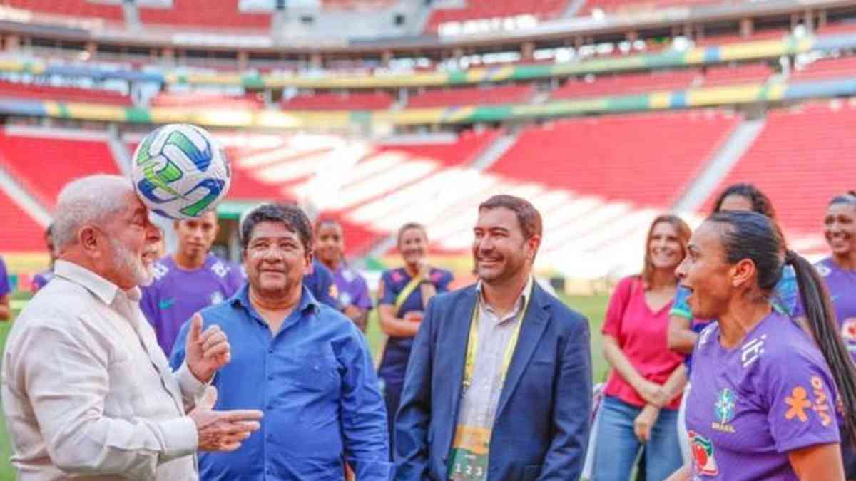 À seleção, Lula diz que sonha com estádios cheios em jogos femininos