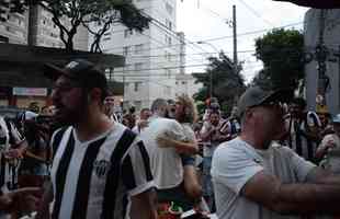 Festa atleticana no Bar do Salomão, em BH, com a conquista do título da Supercopa do Brasil. Galo venceu o Flamengo por 8 a 7 nos pênaltis após empate por 2 a 2 no tempo normal