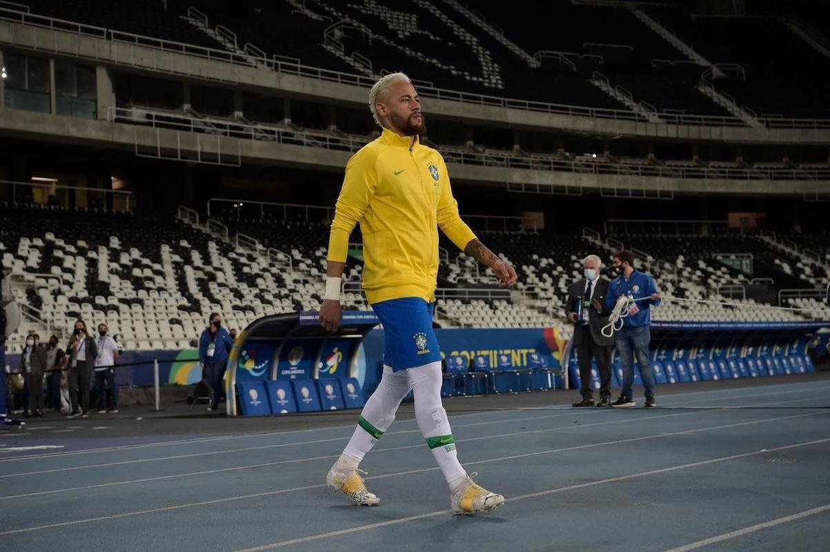 Brasil e Colmbia se enfrentaram no Estdio Nilton Santos, pelo Grupo B da Copa Amrica 