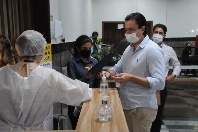 Imagens da reunio da Prefeitura de Belo Horizonte com dirigentes de Cruzeiro, Atltico e Amrica e representantes de torcidas organizadas. Tema do encontro foi o retorno do pblico aos estdios de futebol na capital mineira.
