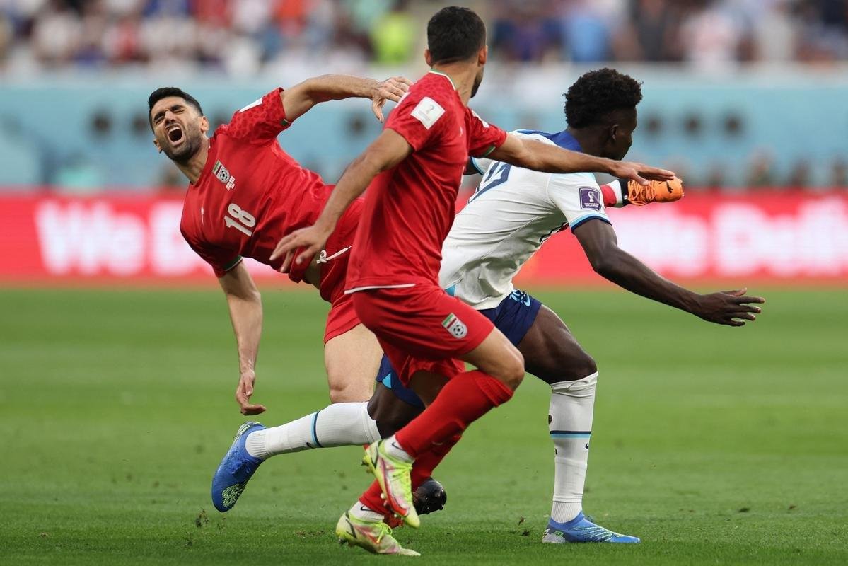 Inglaterra e Ir, no primeiro jogo do Grupo B da Copa do Mundo.