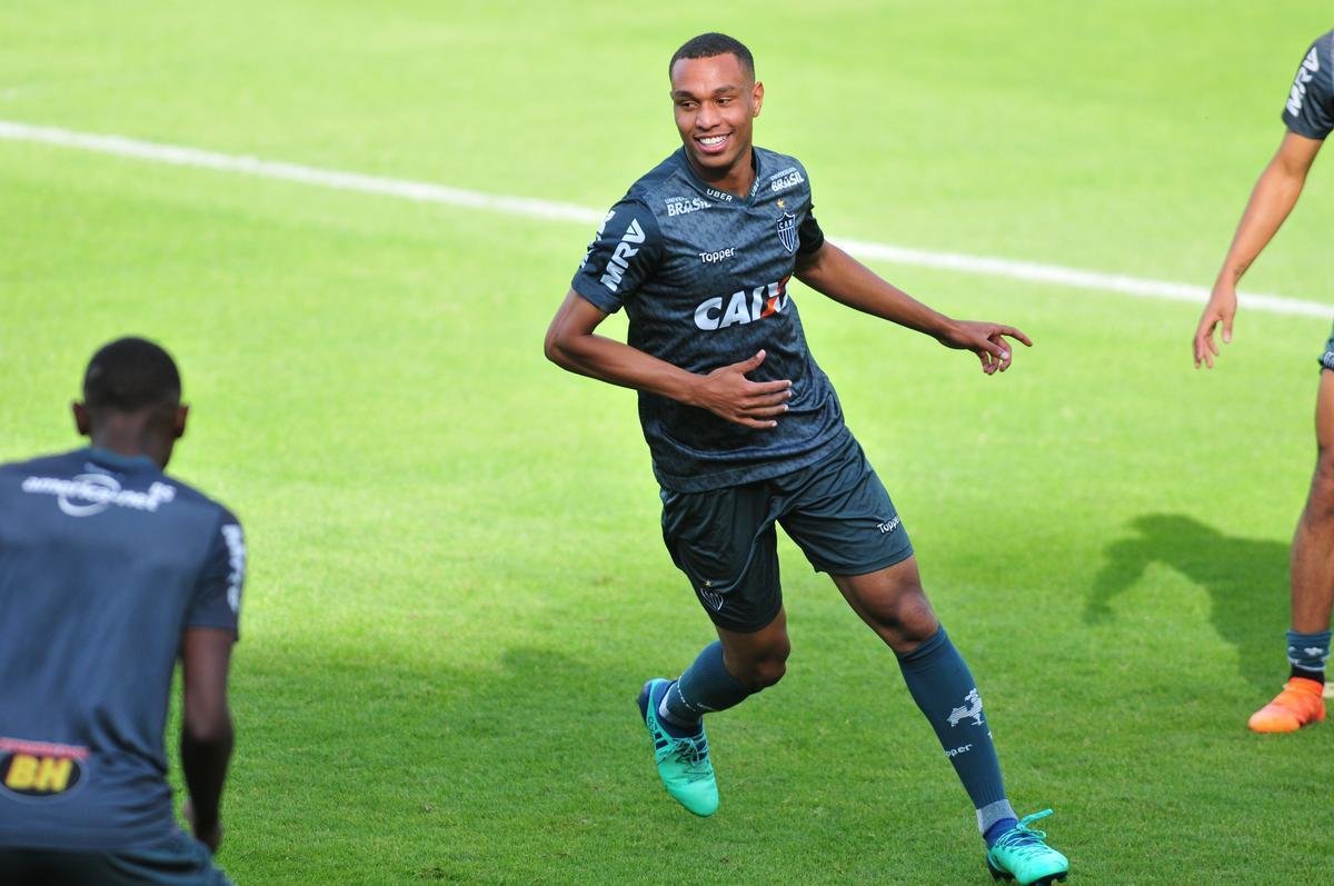 Fotos da apresentao e primeiro treino de Leandrinho no Atltico