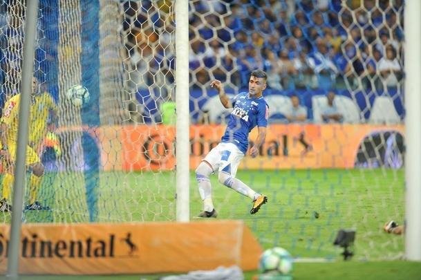 No segundo tempo, Cruzeiro teve as melhores chances; Arrascaeta perdeu gol aps falha de Muralha