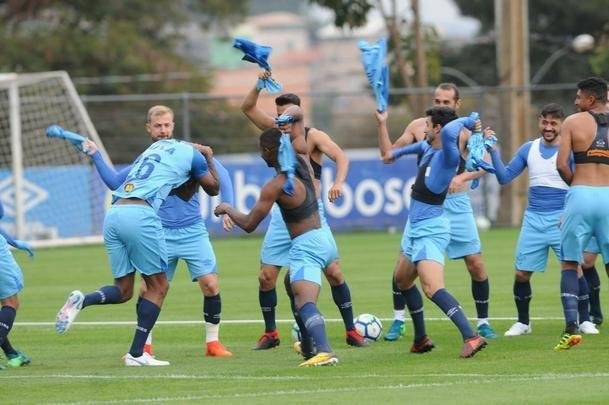 Toca da Raposa II teve sexta-feira descontrada por conta da volta de Ded  Seleo