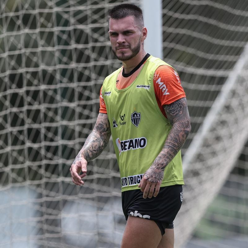 Aps a vitria por 2 a 1 sobre o Cuiab, neste domingo (24), pelo Campeonato Brasileiro, o elenco do Atltico se reapresentou e treinou na tarde desta segunda-feira (25), na Cidade do Galo, em Vespasiano. As atividades visaram o duelo de volta da semifinal da Copa do Brasil, contra o Fortaleza, que ocorrer na quarta-feira (27). Por ter vencido o jogo de ida por 4 a 0, no Mineiro, o Galo tem vaga encaminhada na deciso do principal torneio mata-mata do pas.