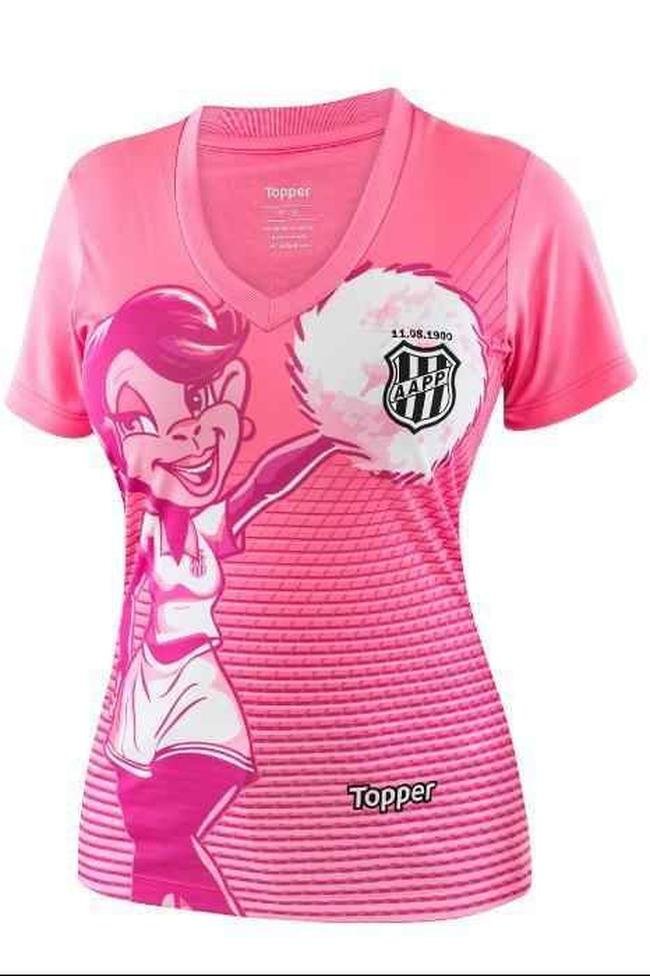 A Camisa Outubro Rosa da Associao Atltica Ponte Preta  inspirada na mascote do clube, representada em grandes propores com efeito em tons de rosa.
