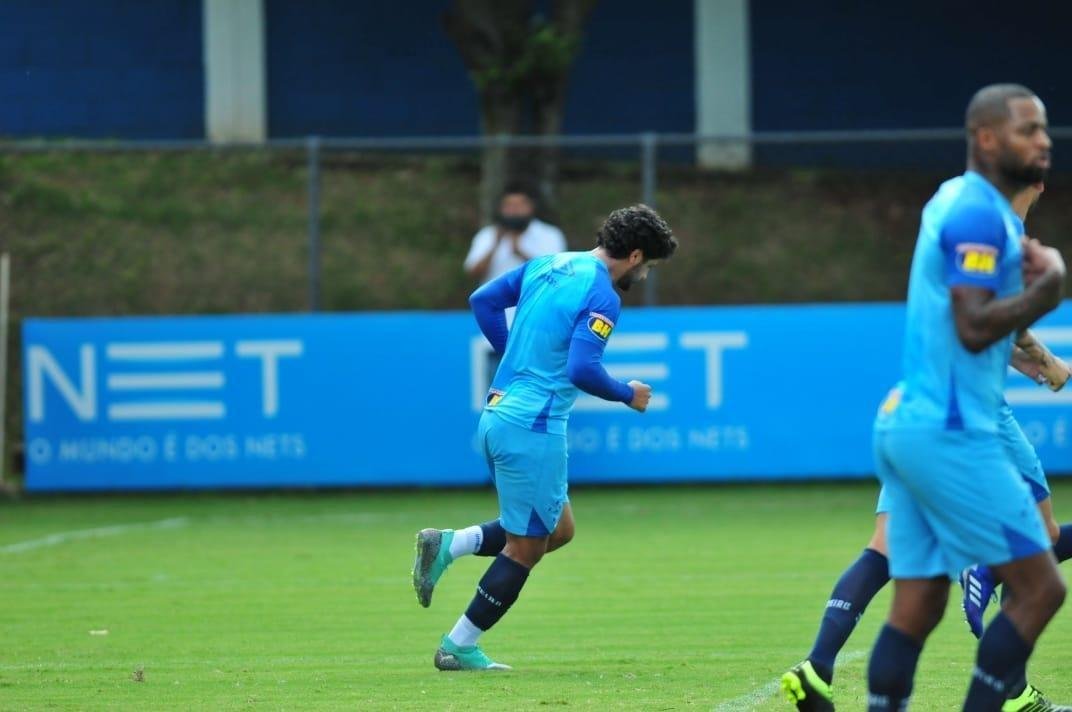 Jogo-treino foi disputado na tarde deste sbado, na Toca da Raposa II