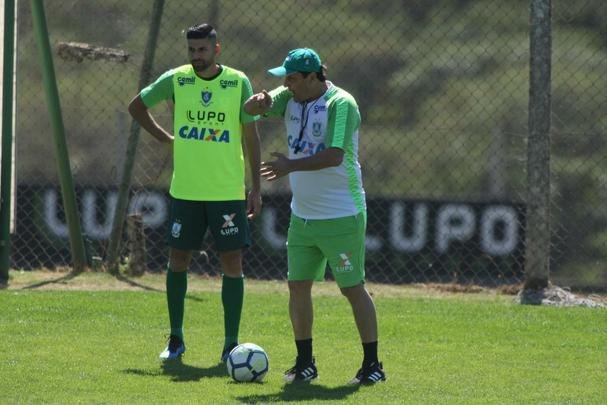 Adilson comandou o primeiro treino no Amrica nesta quarta-feira