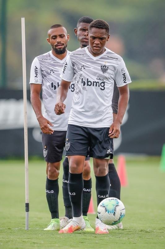 Veja fotos do treino do Atltico