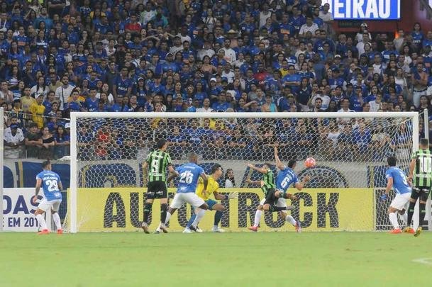 Fotos do duelo entre Cruzeiro e Amrica, no Mineiro