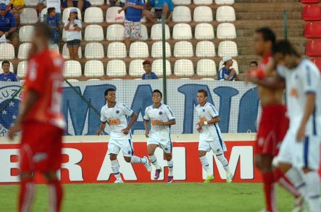 No segundo jogo, mais uma massacre celeste: 5 a 1, gols de Edcarlos (2), Pedro Ken, Dudu e Faras. Na final, o Cruzeiro enfrentou o Atltico e se sagrou campeo: derrota por 2 a 1, na ida, e vitria por 2 a 0, na volta. As partidas foram realizadas na Arena do Jacar, em Sete Lagoas.