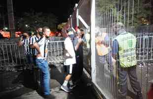 Fotos da torcida do Atltico no pr-jogo contra o Palmeiras no Mineiro